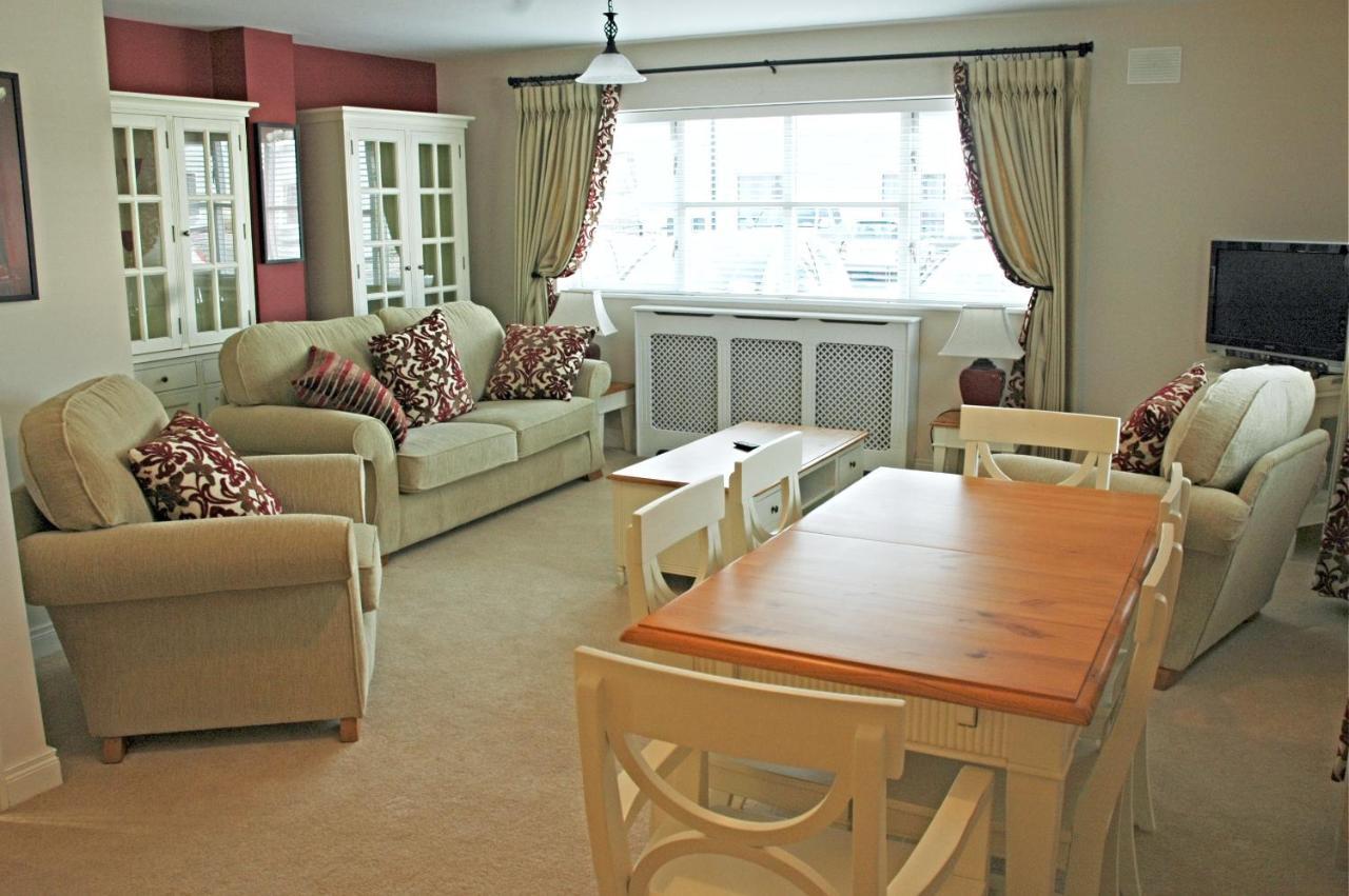 Moyvalley Hotel Self Catering Cottages Екстериор снимка